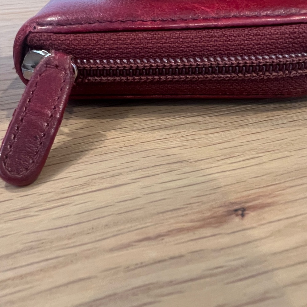 AUTHENTIC CHANEL red calfskin/lamb skin leather zip around wallet. - Picture 4 of 10